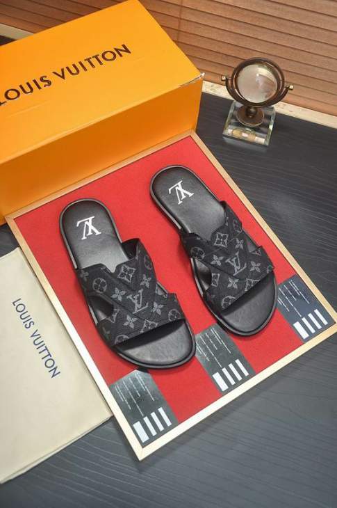 Picture of Louis Vuitton Slippers _SKULVsz38-45mnf08031232